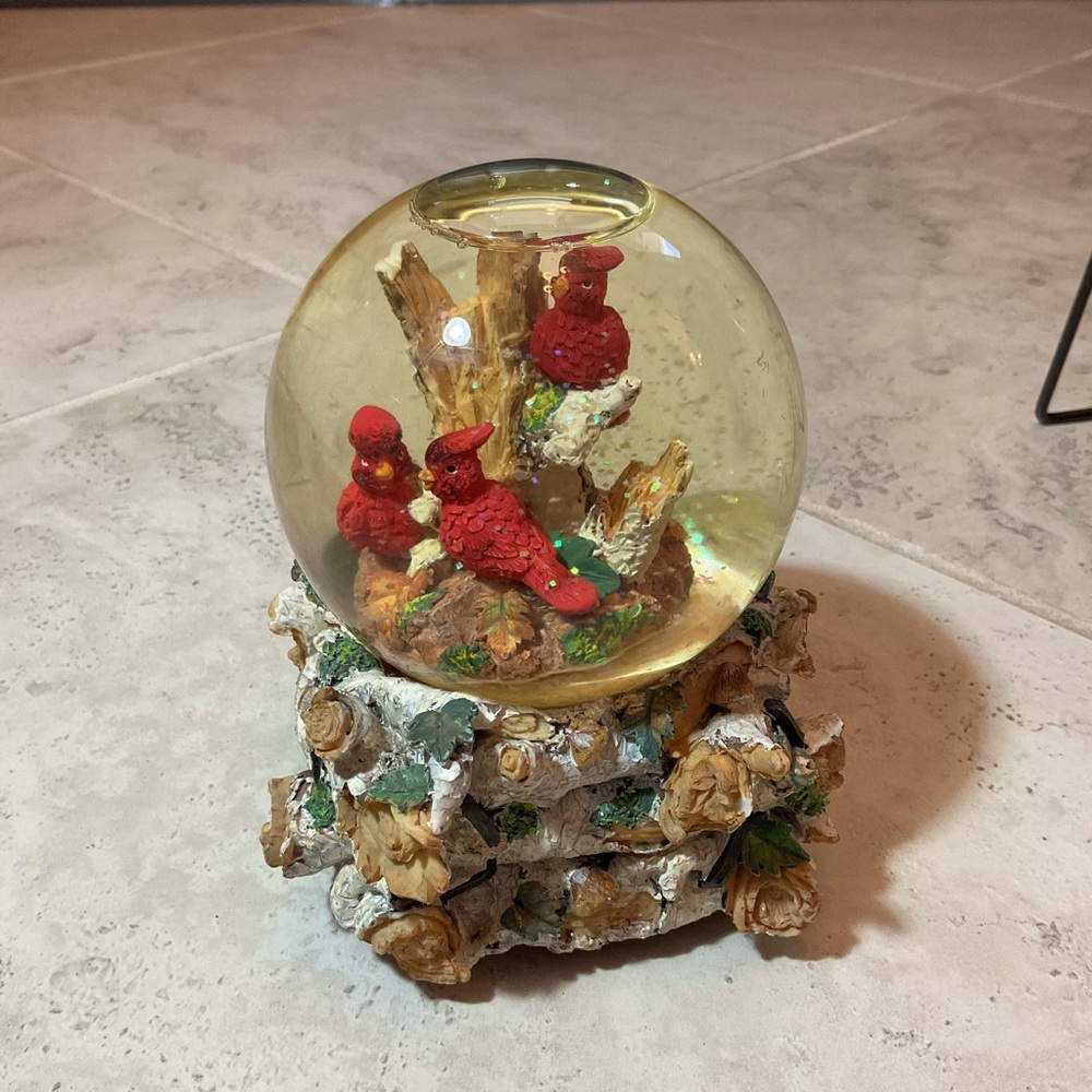 Cardinal Birds Snow Globe with Floral Base musical snow globe
